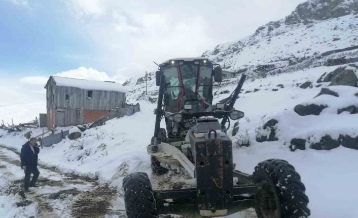 Trabzon’da ekiplerin kar mesaisi erken başladı