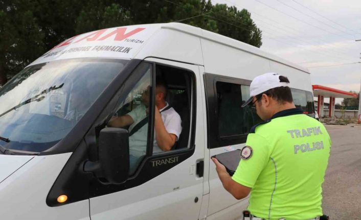 Trafik polisi böyle uyardı: “Sizin için, lütfen emniyet kemerlerinizi takın”