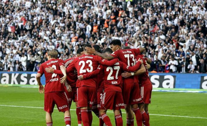 Trendyol Süper Lig: Beşiktaş: 2 - Konyaspor: 0 (İlk yarı)