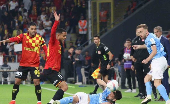 Trendyol Süper Lig: Göztepe: 0 - Trabzonspor: 0 (İlk yarı)