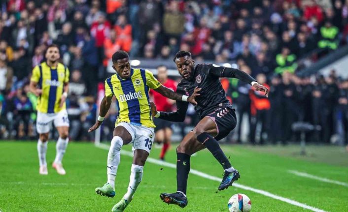 Trendyol Süper Lig: Samsunspor: 0 - Fenerbahçe: 1 (İlk yarı)