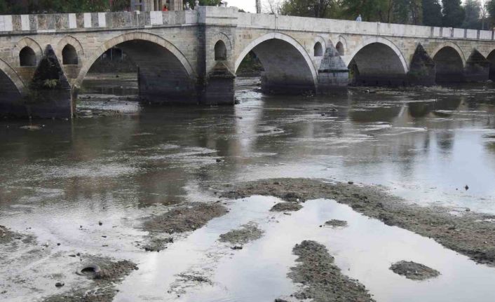 Tunca Nehri ’hurdalığa’ dönüştü