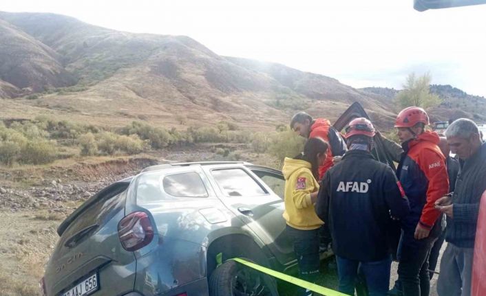 Tunceli’de araç yoldan çıktı: 3 yaralı