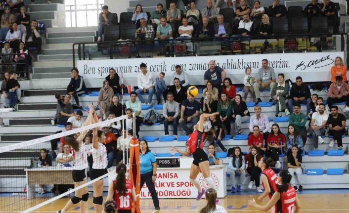 Turgutlu Belediyespor Voleybol Takımı doludizgin ilerliyor