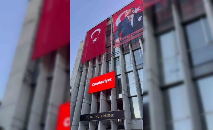 Türk Dil Kurumu ekranında “Cumhuriyet Bayramı” kutlaması