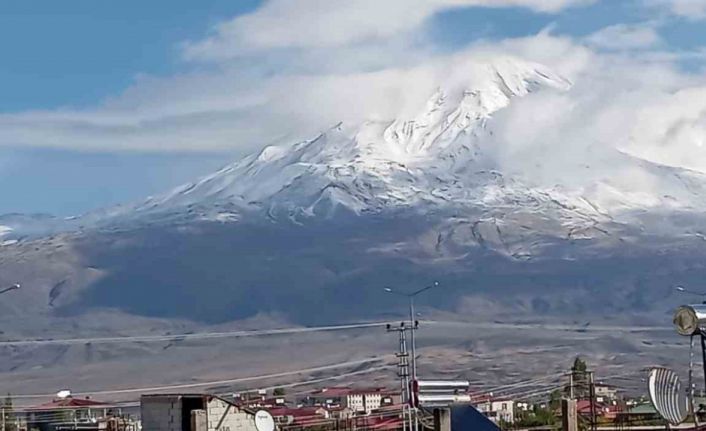 Türkiye’nin "çatısı" beyaza büründü