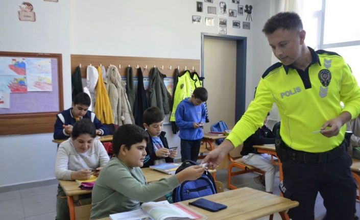 Tut ilçesinde öğrencilere trafik eğitimi verildi