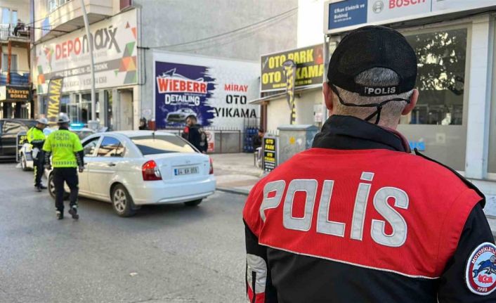 Uşak polisi asayiş uygulamalarını aralıksız sürdürüyor