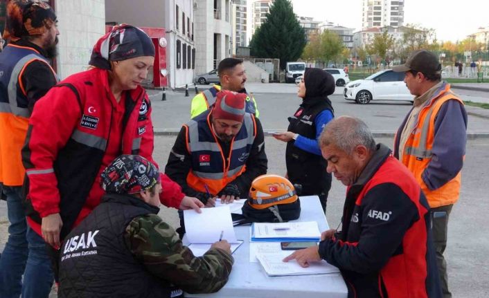 Uşak’ta gerçeğini aratmayan deprem tatbikatı