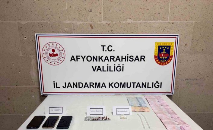 Uyuşturucu maddeler ile yakalanan 3 kişi gözaltına alındı