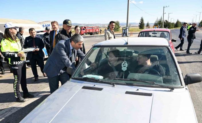 Vali Aktaş, polis uygulama noktasını ziyaret etti