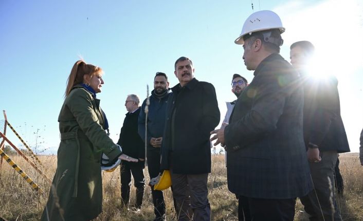 Vali Çiftçi, Karaz radyo istasyonunda incelemelerde bulundu