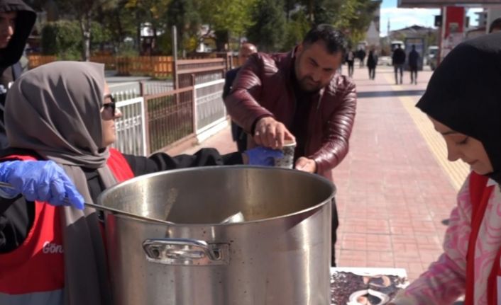 Van depreminde yaşamını yitirenler için anma programı yapıldı