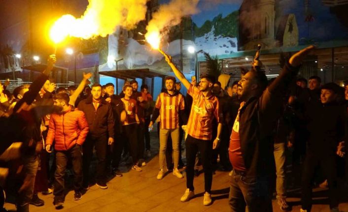 Van’da Galatasaraylı taraftarların derbi coşkusu