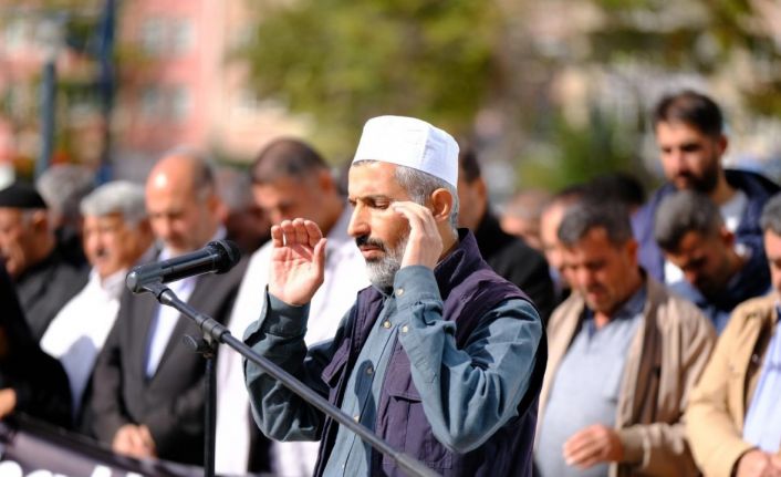 Yahya Sinvar için gıyabi cenaze namazı kılındı, taziye çadırı kuruldu