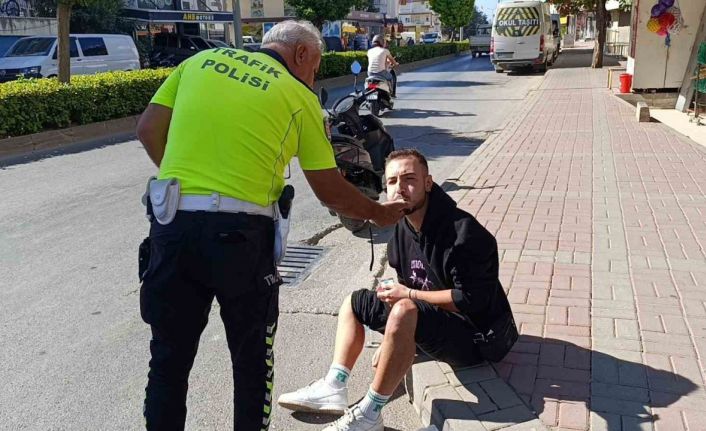 Yaralanan motosiklet sürücüsü hastaneye gitmeyi kabul etmedi