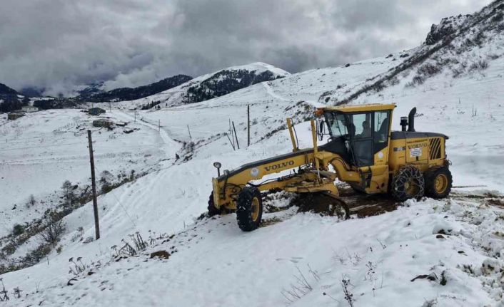 Yayla yollarında karla mücadele çalışmaları sürüyor