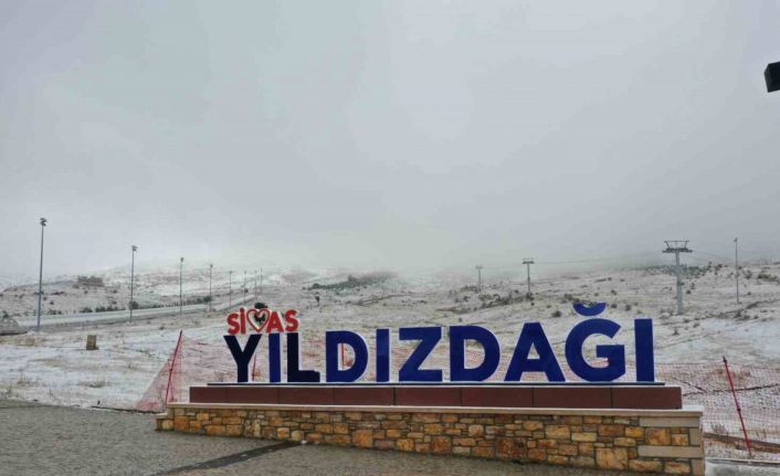 Yıldız Dağı Kayak Merkezi’ne mevsimin ilk karı düştü