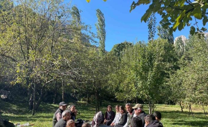 Yüksekova’da çiftçiler bilgilendiriliyor