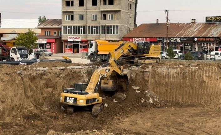 Yüksekova’da yapılacak 100 yataklı hastanenin inşaat çalışmalarına başlandı