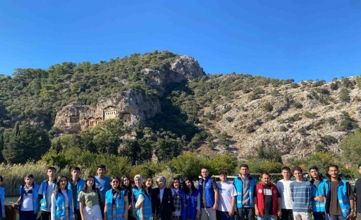 Yurt öğrencileri Muğla’da tarihi ve doğal güzellikleri keşfetti