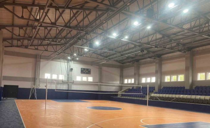 250 kişilik kapasiteye sahip olan spor salonu hizmete açıldı