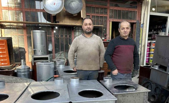 30 yıldır sobacılık mesleğini sürdürüyorlar