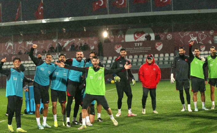 A Milli Futbol Takımı, Galler maçı hazırlıkların sürdürdü