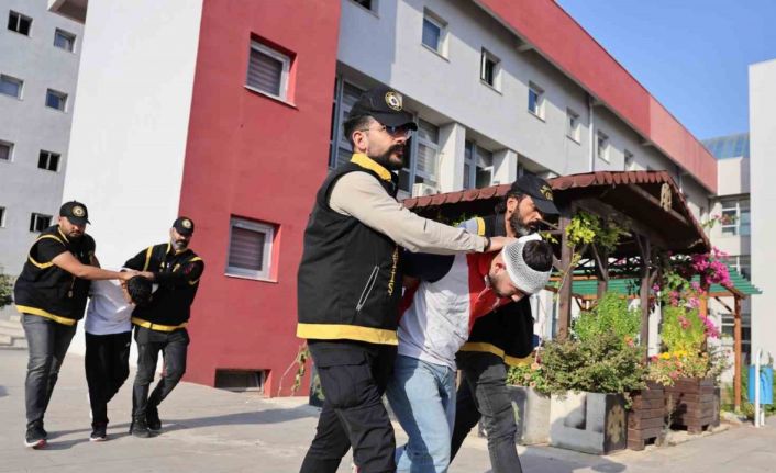 Adana’da kebapçıya silahla saldıran 2 şüpheli tutuklandı