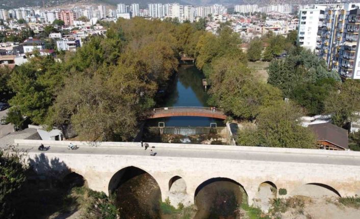 Adana’nın Kozan ilçesinde tarih ve doğa güzelliği büyülüyor