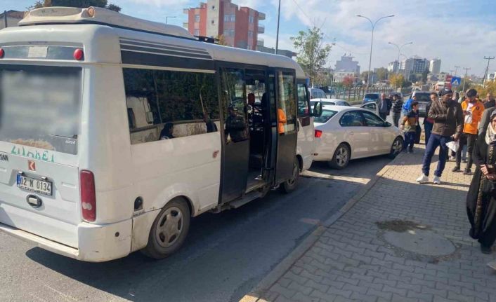 Adıyaman’da 4 araç bir birine girdi