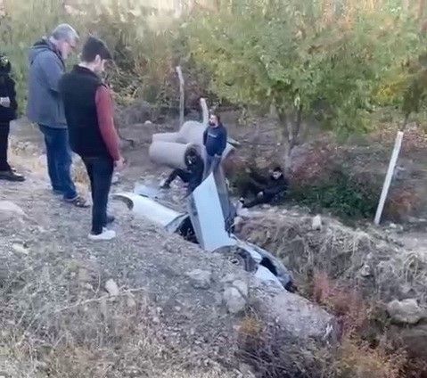 Adıyaman’da otomobil ile kamyonet çarpıştı: 11 yaralı