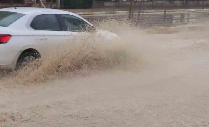 Adıyaman’da sağanak yağış etkili oldu