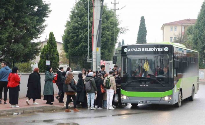 Akyazı’da üniversite öğrencilerine ücretsiz ulaşım başladı