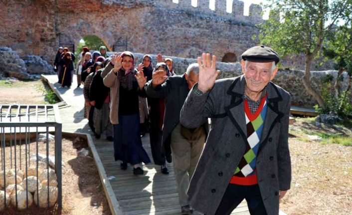 Alanya’da yaşlıların tarihi mekan heyecanı