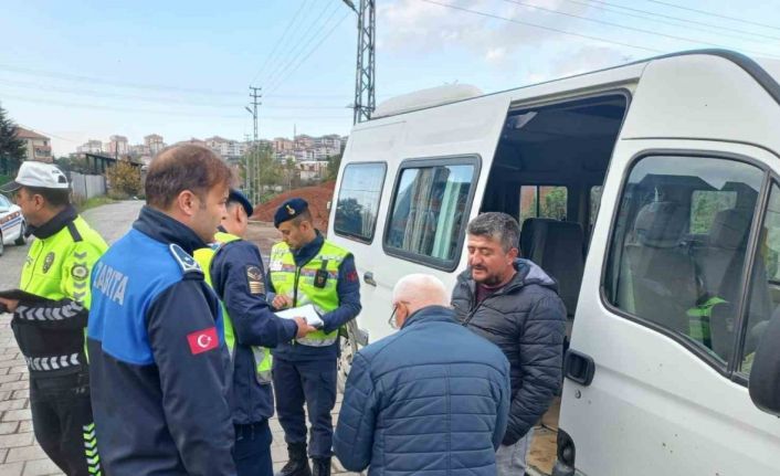 Alaplı’da öğrenci servislerine denetimler aralıksız sürüyor