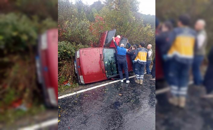 Alaplı’da otomobil kaza yaptı; 3 yaralı