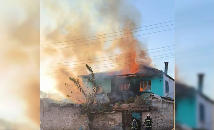 Alevlerin sardığı iki katlı av kullanılamaz hale geldi