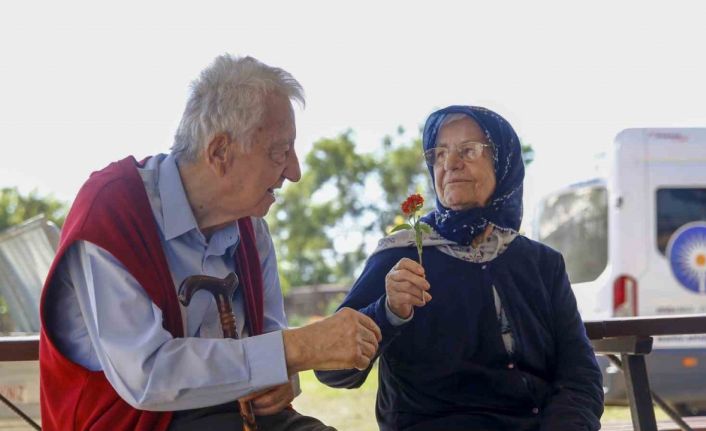 Alzheimer hastaları Mavi Ev’de moral buluyor