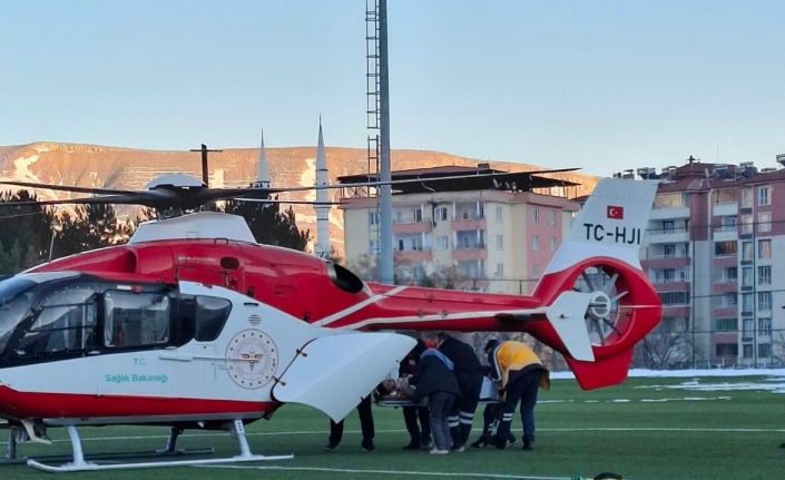 Ambulans helikopter silahla yaralanan genç için havalandı