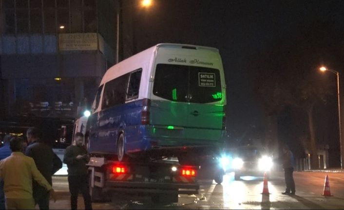 Ankara’da otomobil ile dolmuş çarpıştı: 6 yaralı