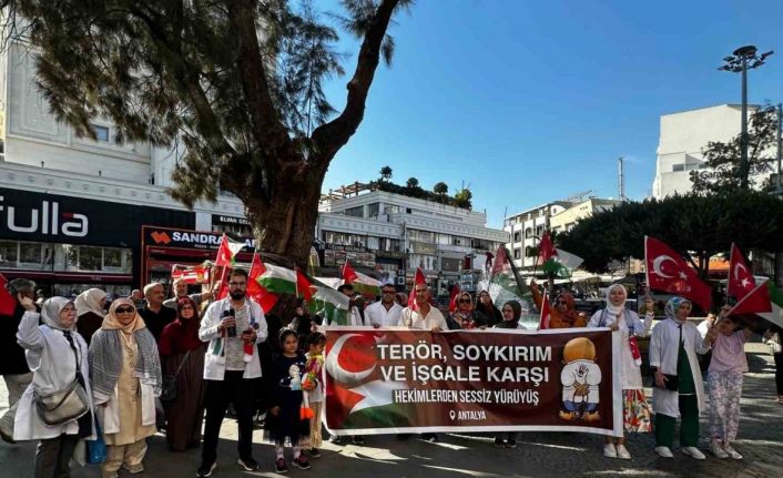 Antalya’da hekim ve sağlık çalışanlarından ‘Sessiz Yürüyüş’