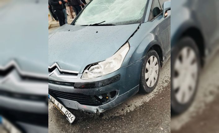 Antalya’da otomobil ve motosiklet çarpıştı: Anne ve 3 çocuğu yaralandı