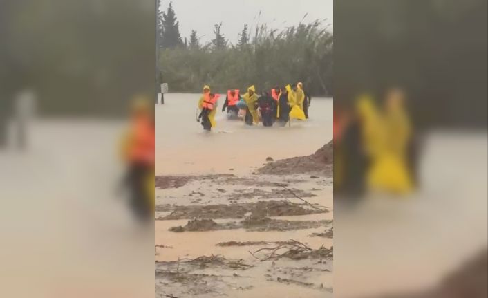 Antalya’da sal ve dolu seraları vurdu