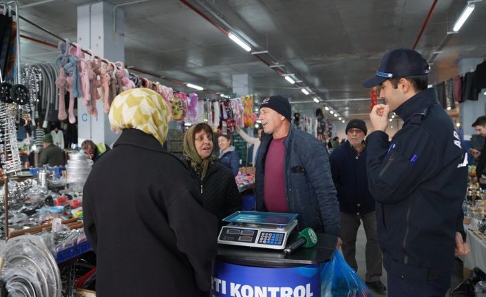 Arnavutköy’de zabıta ekiplerinden pazar alanlarında denetmi