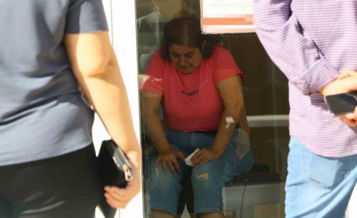 ATM’ye para yatıran kadına kapkaç şoku: Kaptı, kaçamadı