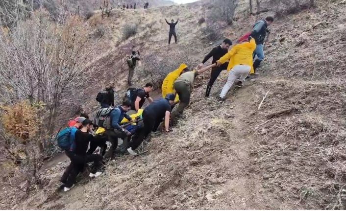 Ayağı kırılan doğasever, arkadaşları tarafından kurtarıldı