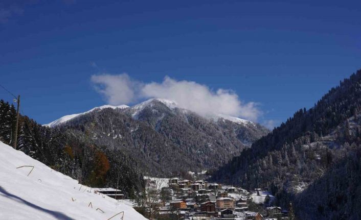 Ayder’de sonbahar kış ile birleşti, manzara mest etti