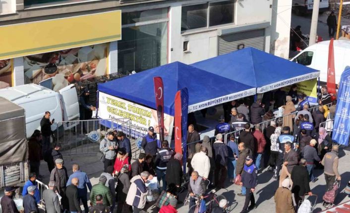 Aydın Büyükşehir Belediyesi’nin ürettiği fideler Sökeli vatandaşlara dağıtıldı