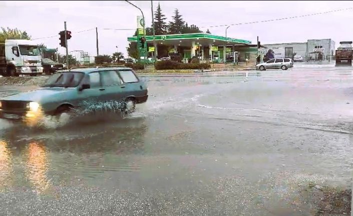 Aylardan sonra düşen yağmur yüzleri güldürdü